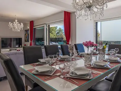 DiningRoom