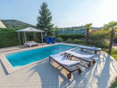 PoolOfHouse
