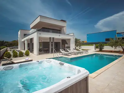 Villa für 10 Personen (382 m²) in Sikici 1/10