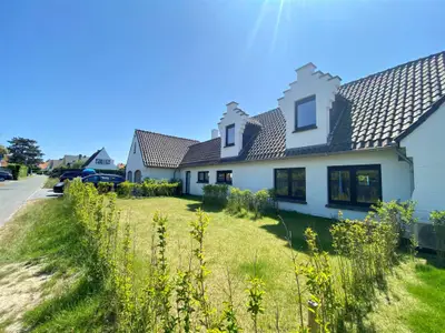 Außenseite Ferienhaus [Sommer]