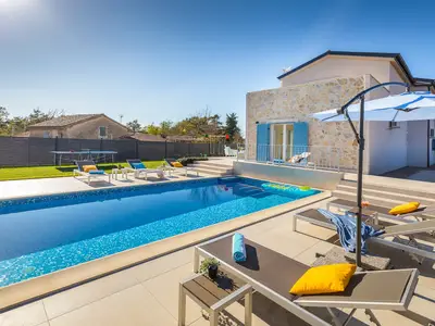 PoolOfHouse