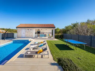 PoolOfHouse