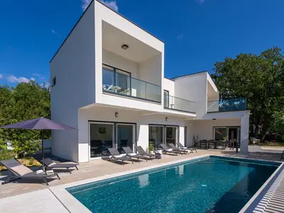 Neu!Villa Giro mit beheiztem Pool und 5 Schlafzimmern