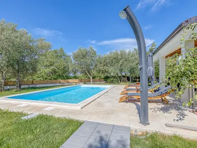 Villa für 6 Personen (110 m²) in Smoljanci 6/10