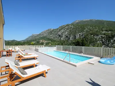 Villa Remusic mit 24m2 Pool, Whirpool, Spielplatz und Grill