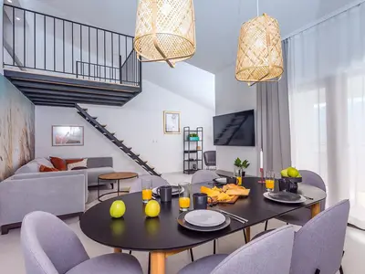 Kostenloses WLAN, Klimaanlage, TV, Sofa und zusätzliche Lounge-Ecke in der Galerie