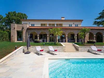 Villa für 10 Personen (600 m²) in Špadići 1/10