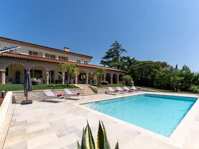 Villa für 10 Personen (600 m²) in Špadići 2/10