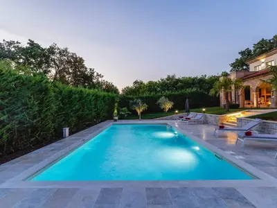 Villa für 10 Personen (600 m²) in Špadići 9/10