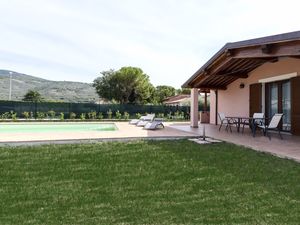 23505743-Villa-8-Spello-300x225-1