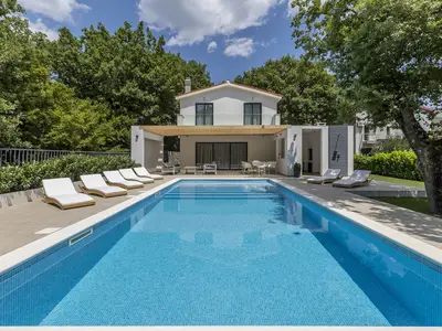 Moderne Villa VENTURA mit privatem 45 qm beheiztem Pool, Fitnessraum, Spielzimmer