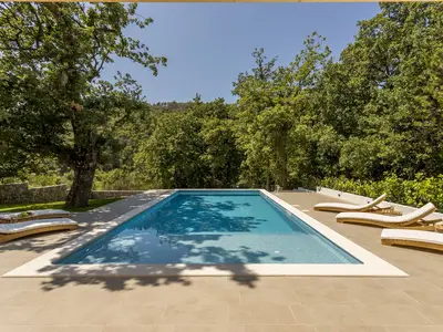 Ein privater 10m x 4,5m Pool mit 2m flachem Teil für Ihre Kleinsten
