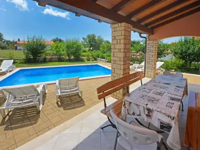 Villa für 6 Personen (130 m²) in Radetići 5/10