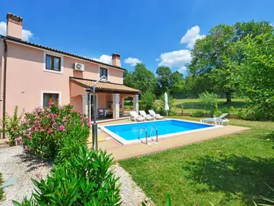 Villa für 6 Personen (130 m²) in Radetići 6/10
