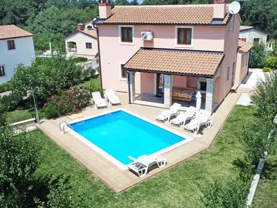 Villa für 6 Personen (130 m²) in Radetići 9/10
