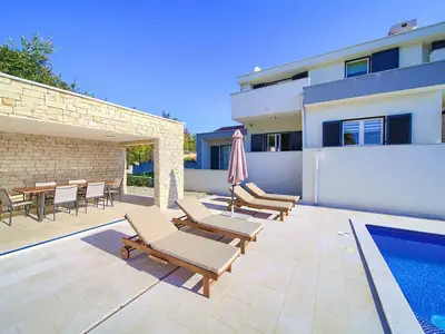 Villa für 8 Personen (200 m²) in Risika 2/10