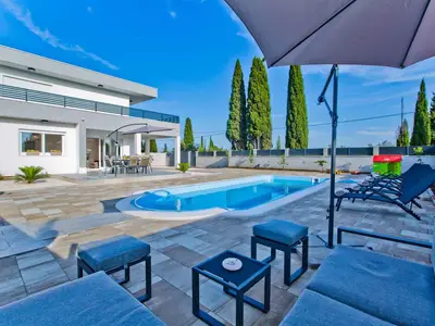 Villa für 6 Personen (120 m²) in Bogomolje 1/10