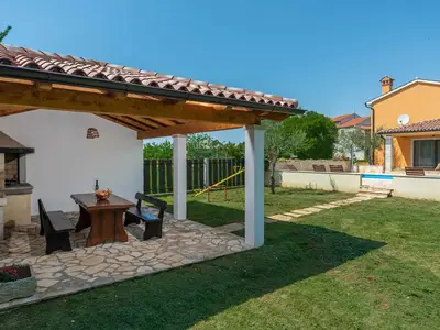 Villa für 8 Personen (229 m²) in Kloštar 8/10