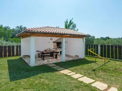 Villa für 8 Personen (229 m²) in Kloštar 9/10