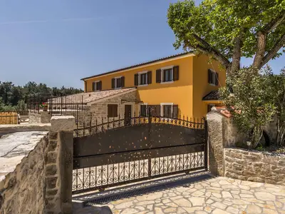 Villa für 8 Personen (229 m²) in Kloštar 10/10