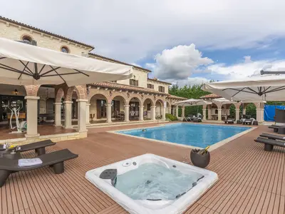 Villa für 10 Personen (536 m²) in Višnjan 3/10