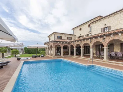 Villa für 10 Personen (536 m²) in Višnjan 5/10