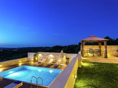 PoolOfHouse