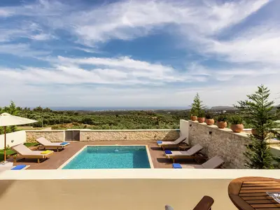 PoolOfHouse