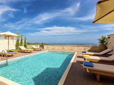 PoolOfHouse
