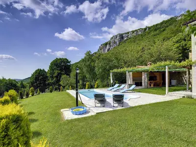 PoolOfHouse