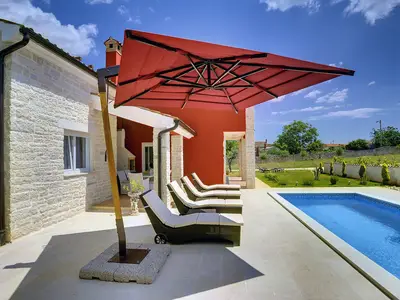 PoolOfHouse