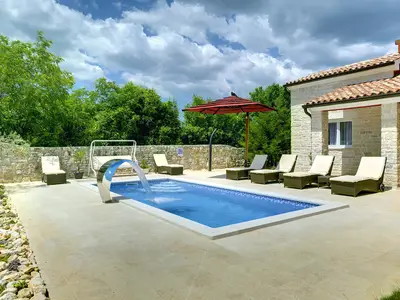 PoolOfHouse
