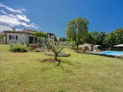 Villa für 8 Personen (260 m²) in Radetići 2/10