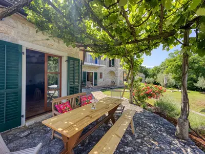 Villa für 8 Personen (260 m²) in Radetići 1/10