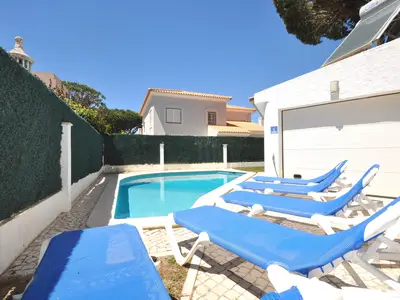 PoolOfHouse