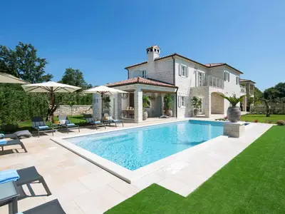 Villa für 8 Personen (359 m²) in Ladići 2/10