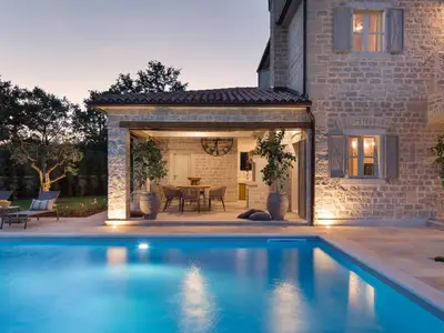 Villa für 8 Personen (359 m²) in Ladići 3/10