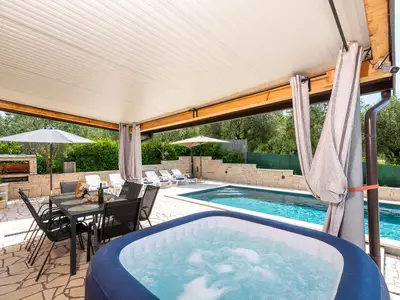 Villa für 7 Personen (100 m²) in Buroli 3/10
