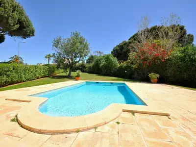 PoolOfHouse