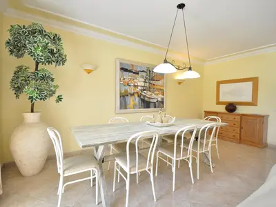 DiningRoom