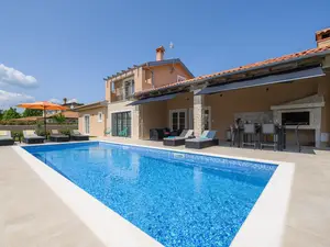 PoolOfHouse
