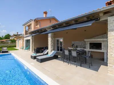 PoolOfHouse