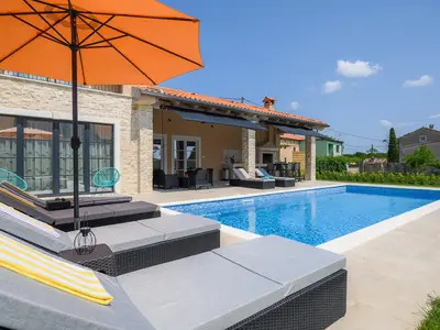 PoolOfHouse