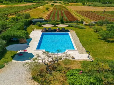 PoolOfHouse