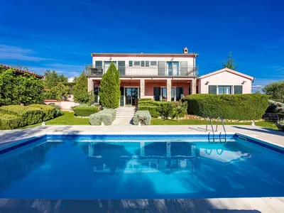 PoolOfHouse