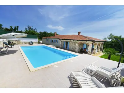 PoolOfHouse