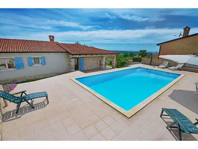 PoolOfHouse