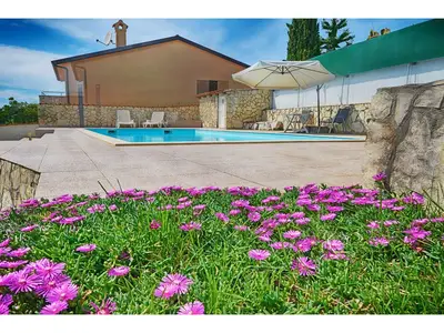 PoolOfHouse