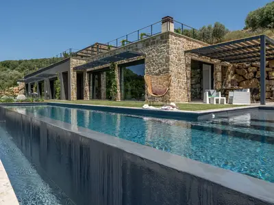 PoolOfHouse