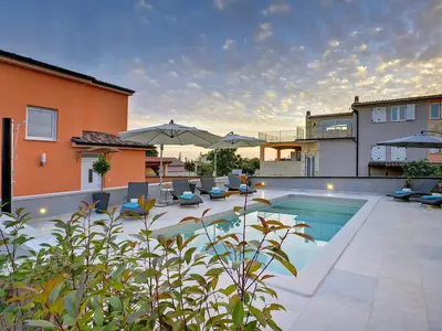 PoolOfHouse
